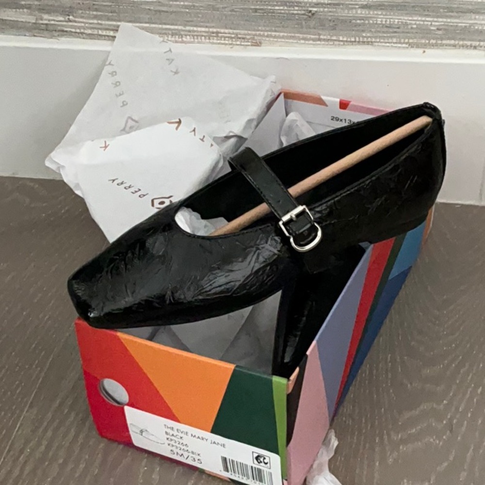 New Katy Perry black Mary Janes sz 5 
Limited time sale $15